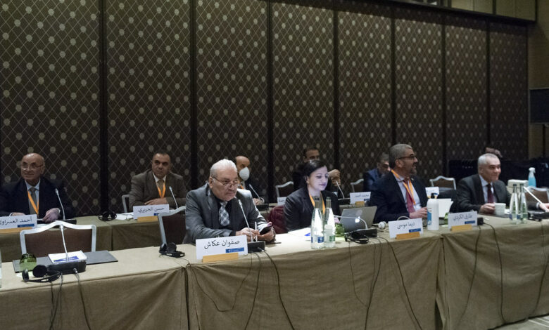 صورة من الدورة السابعة لاجتماعات اللجنة الدستورية في مدينة جنيف السويسرية 1